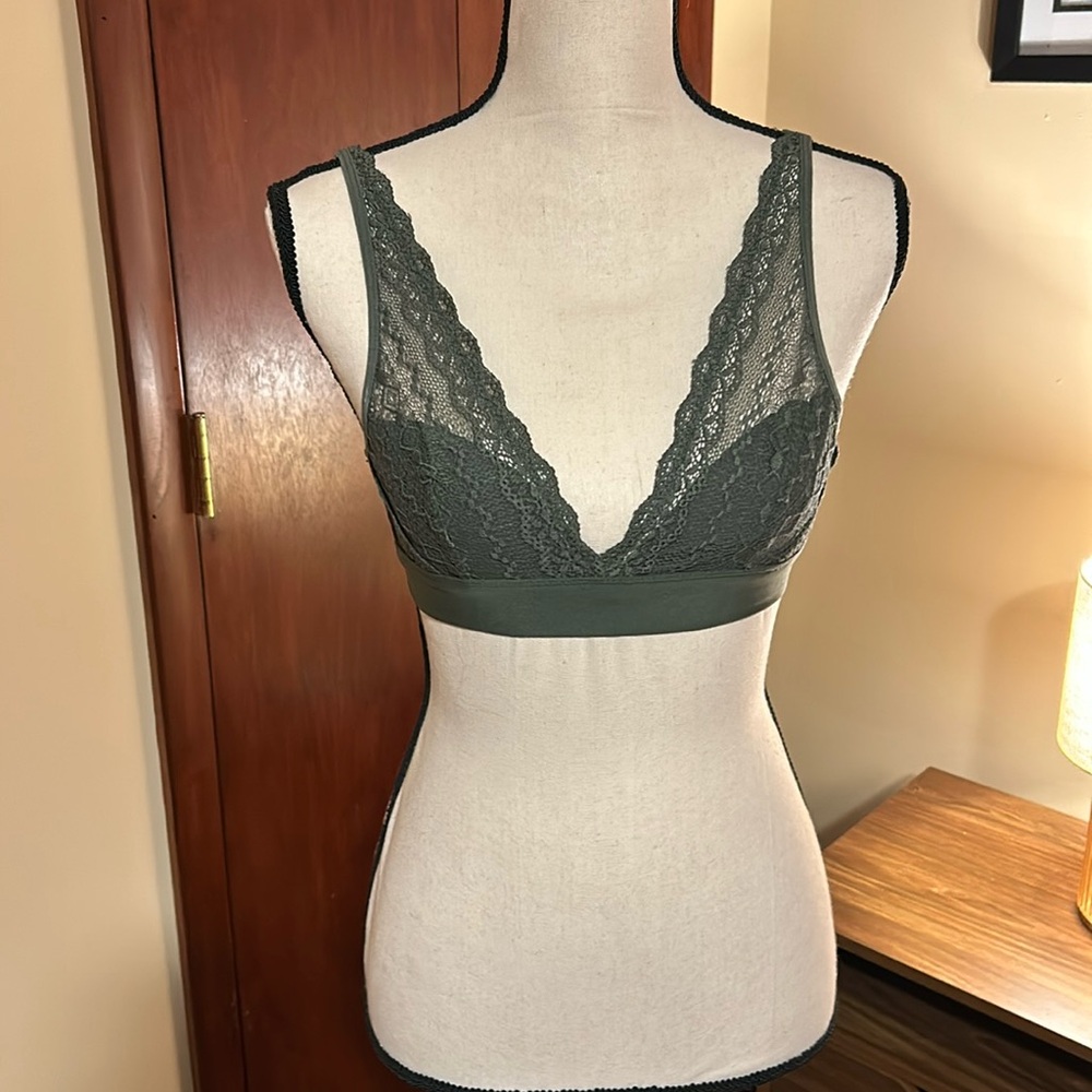 Marilyn Monroe lace bra